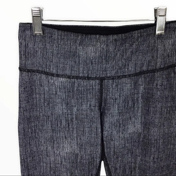 Lululemon | Black Gray Wunder Under Capri Leggings 4 - Picture 2 of 6